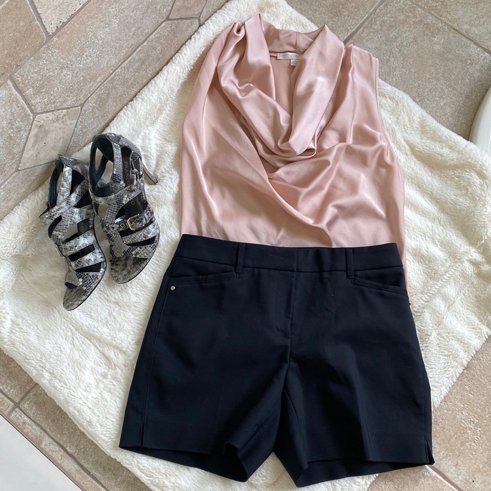 White House Black Market 5” short